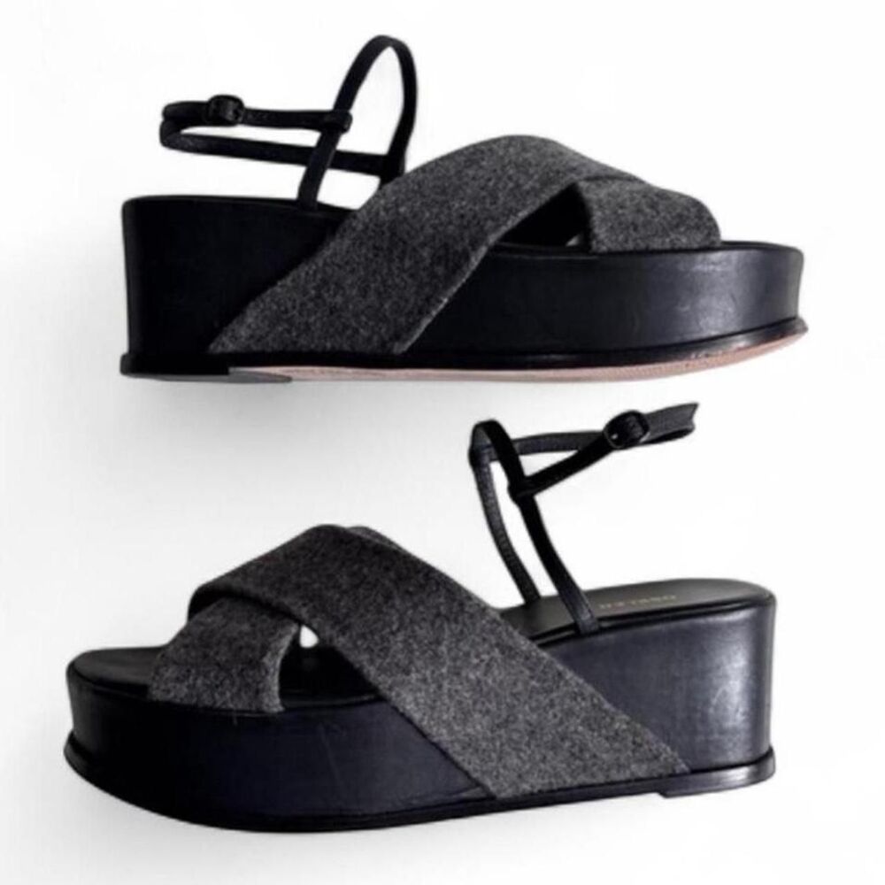 Osklen Women's Black and Grey Sandals